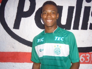 Com apenas 18 anos Willian salva o TEC